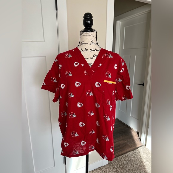 NFL Tops Kansas City Chiefs Scrub Top Red With Helmets Arrowheads